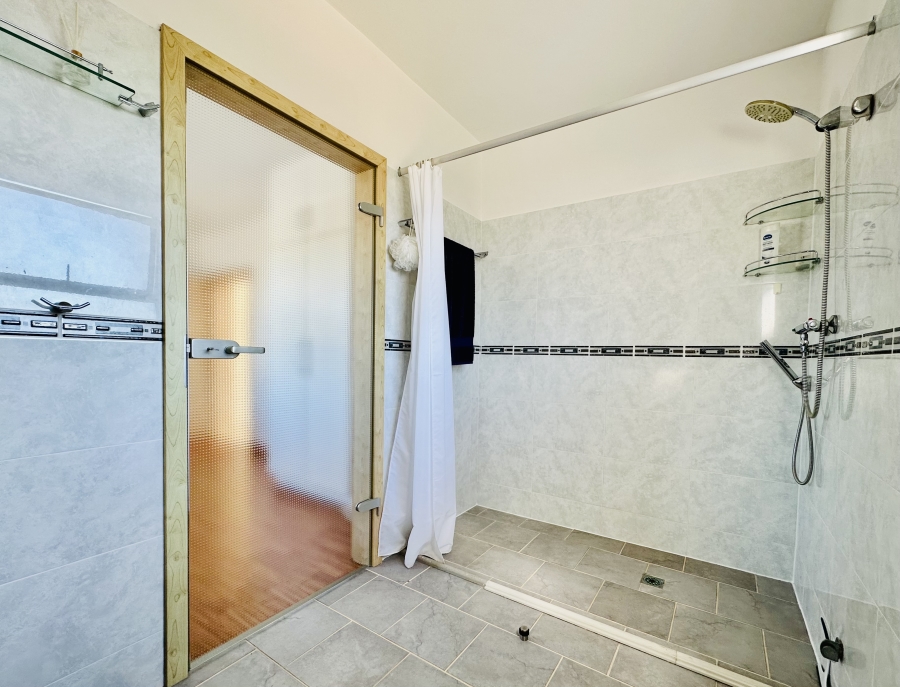 5 Bedroom Property for Sale in Vermont Western Cape